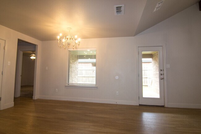 Foto del edificio - 3 bed 2 bath Duplex - Lubbock Cooper ISD