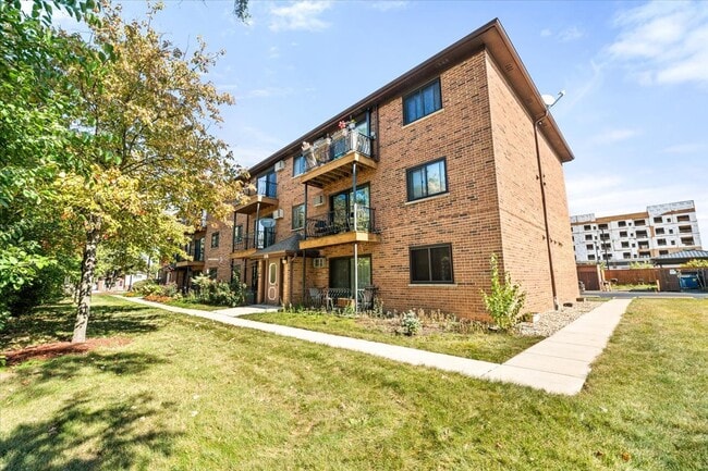 Foto del edificio - 922 W Irving Park Rd
