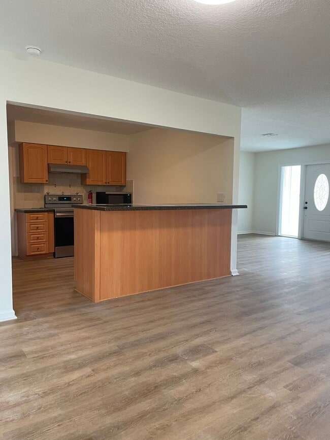 Building Photo - Hollywood Home