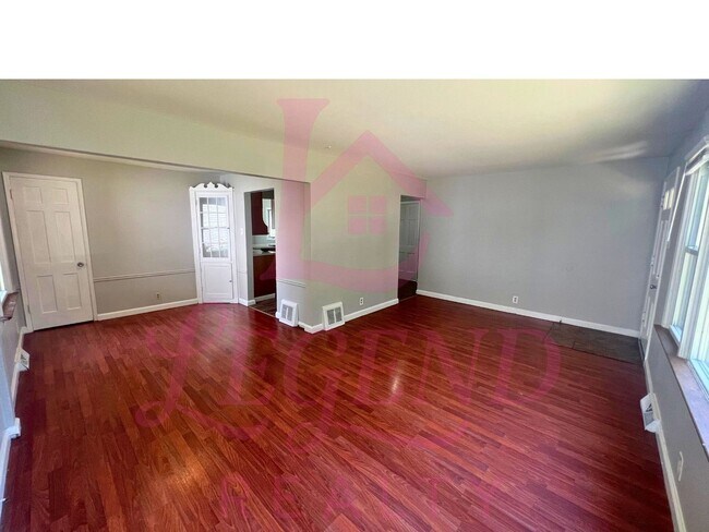 Foto del edificio - Charming 2-Bedroom Home with Bonus Room!