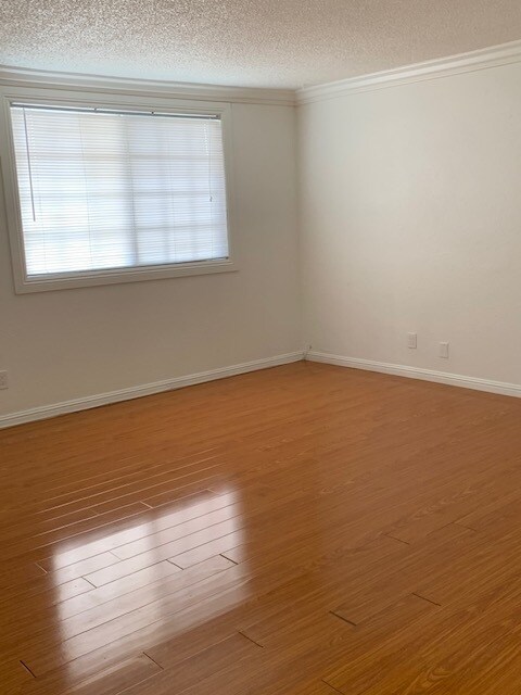 Living Room - 3733 Durfee Ave