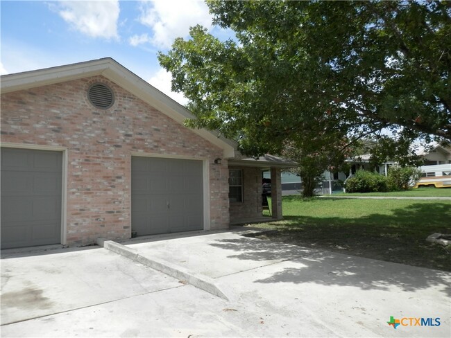 Foto del edificio - 2750 Maple Tree Rd
