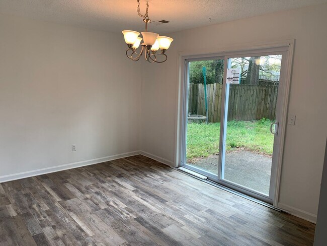 Foto del edificio - 4029 Hawthorne Cir