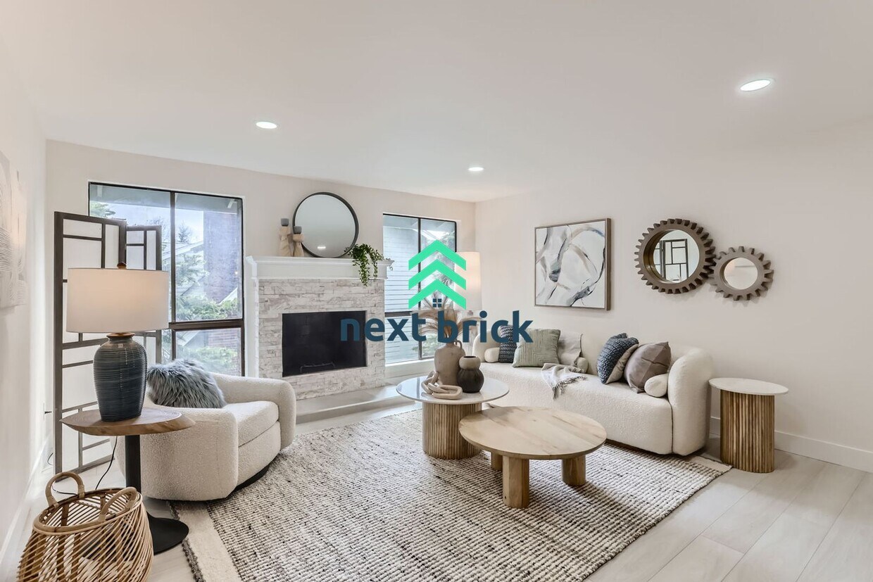 Primary Photo - Luxurious Townhome with 3 bedroom and 2 ba...