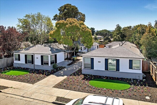 Building Photo - Grand Homes