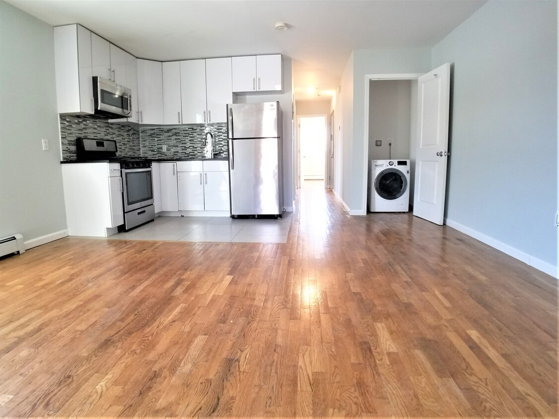 Primary Photo - 444 Timpson Pl