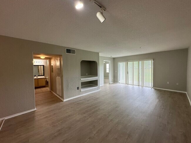 Foto del edificio - 14037 Fairway Island Dr