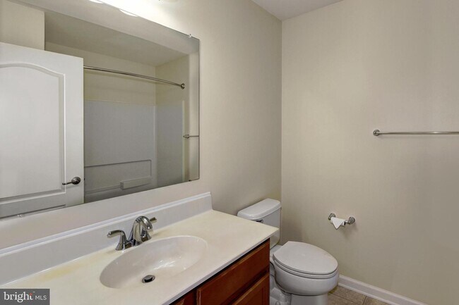 Building Photo - 242 Avonbridge Dr