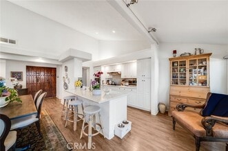 Building Photo - 502 Avenida Largo