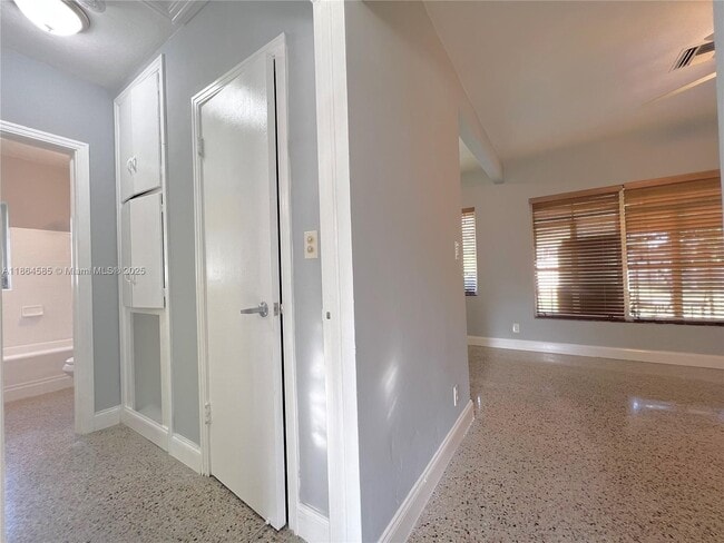 Foto del edificio - 11121 NE 9th Ct