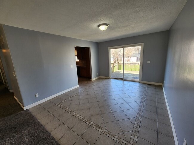 Building Photo - Beautiful 4 bed 2 bathroom house