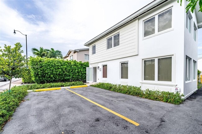 Building Photo - 3160 S Le Jeune Rd