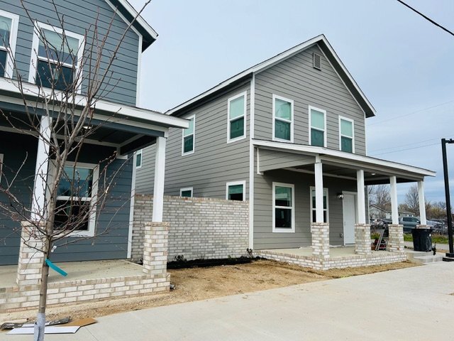 Building Photo - 702 E Johnson Ave