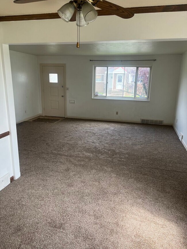 Foto del edificio - 3bd Maple Townhome Cash Pay/SECTION 8