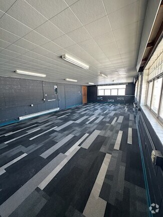 Building Photo - 1323 Everest Ave
