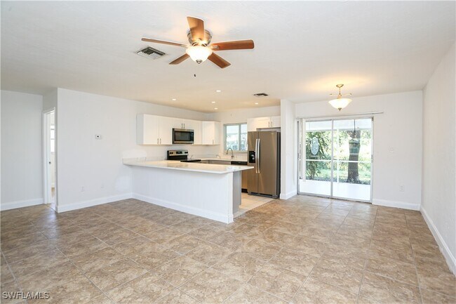 Building Photo - 861 San Remo Ave