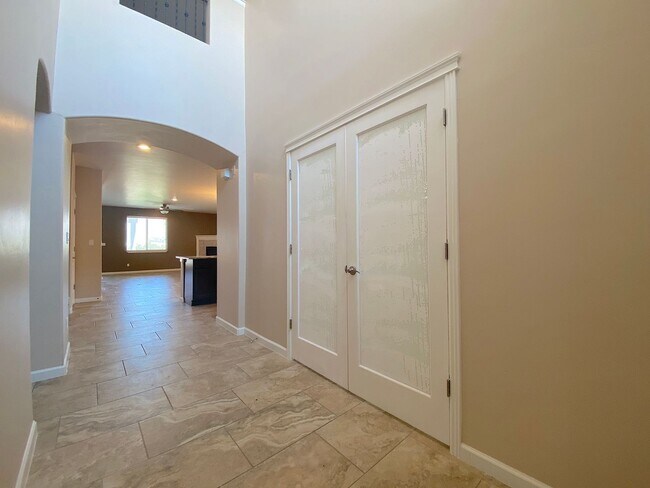Foto del edificio - Gorgeous 4bed/3.5bath with 2 Master Bedrooms!