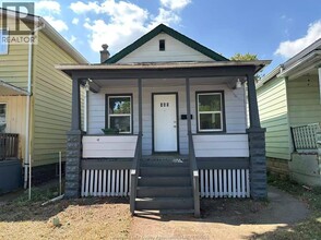 Building Photo - 455 Aylmer Ave