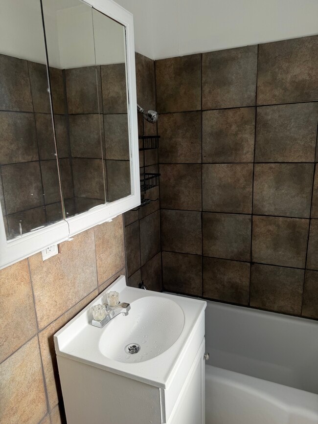 Foto del edificio - 5177 Connecticut St