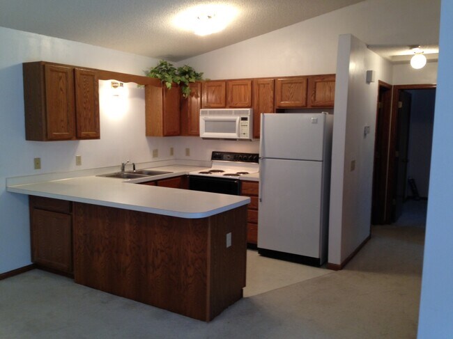 Kitchen - 2428 Grenadier Ave N