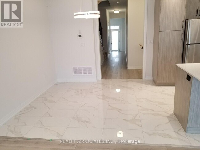 Photo du bâtiment - 71 Schmeltzer Cres