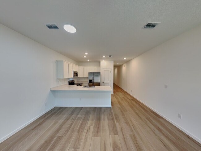 Foto del edificio - Base rent $1,795.00 plus $29.00 RBP Total ...