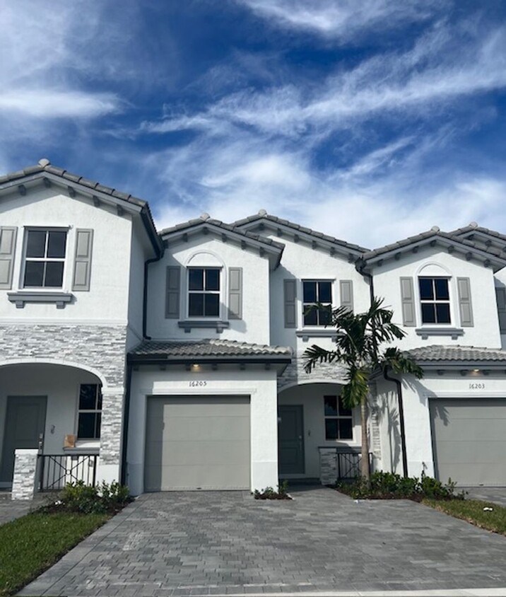 Foto principal - New construction ready to move in 3 bedroo...