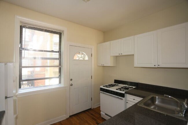 Foto del edificio - 714 W Barry Ave