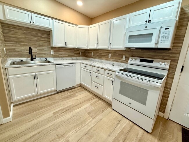 Foto del edificio - 1535 N Jackson Ave