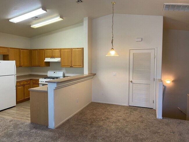 Building Photo - Gated two bedroom SW unit with garage