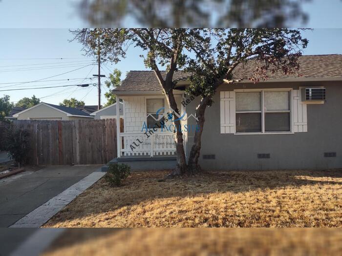 Foto principal - Cute Duplex off of Stockton Blvd