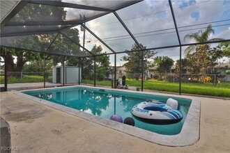 Building Photo - 305 Bougainvillea Rd W