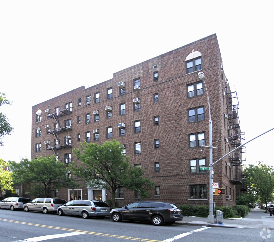 Building Photo - 4815-4823 15th Ave
