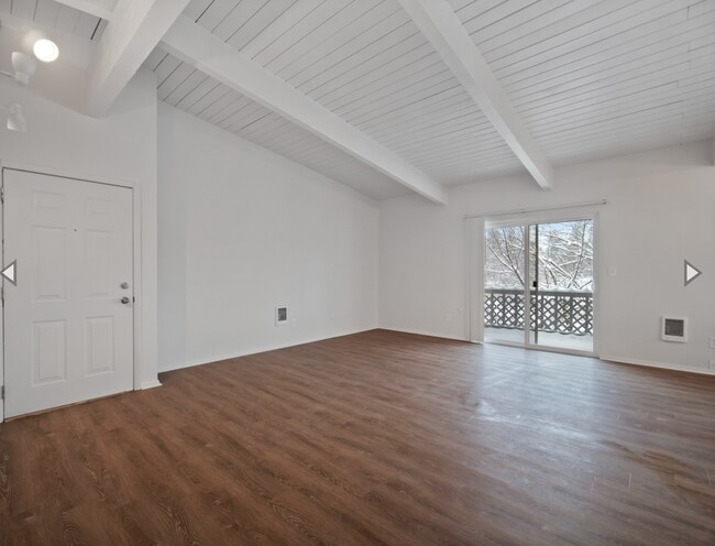 Foto del edificio - DESIRABLE MILLWOOD NEIGHBORHOOD ON TREE LINED STREET