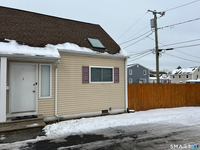 Building Photo - 7 Linden Pl