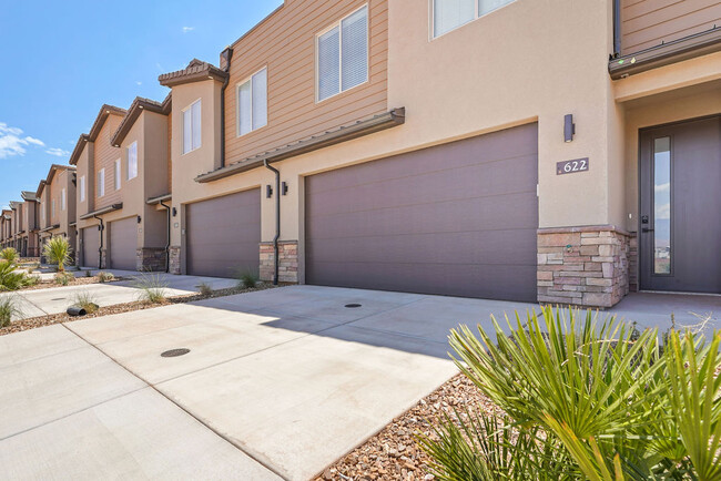 Building Photo - VALO at Desert Haven