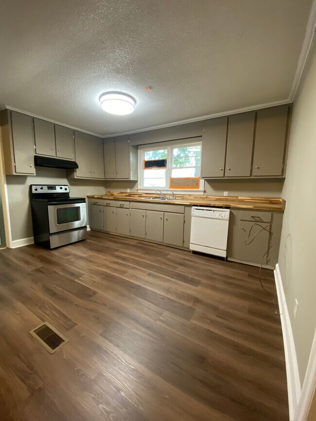 Foto del edificio - 711 Highland Park Dr