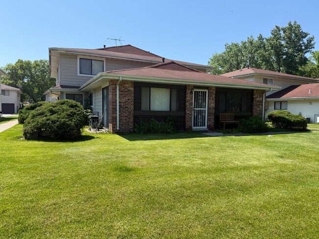 Building Photo - 6885 Fillmore Dr