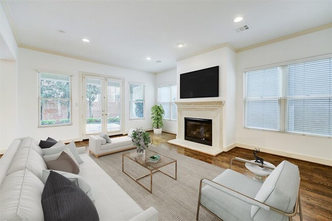 Building Photo - 2707 Stuart Manor