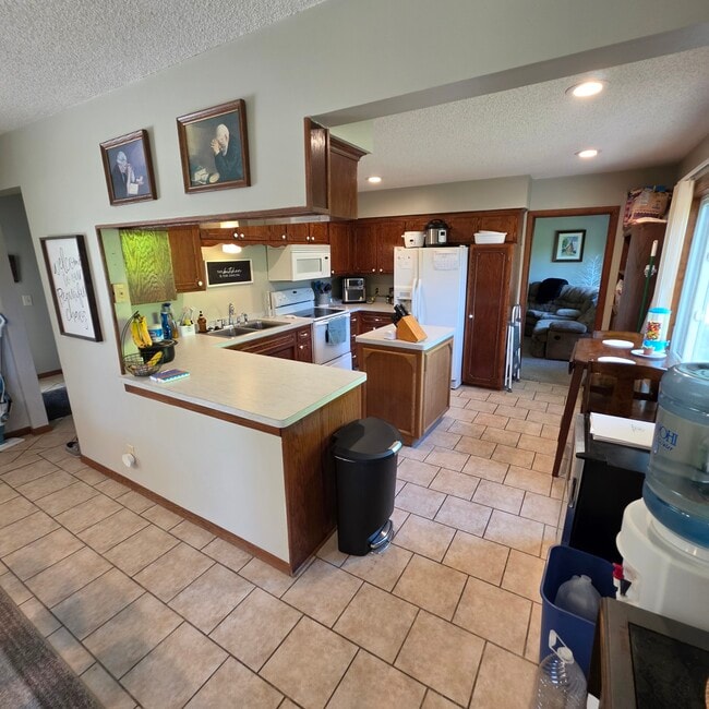 ceramic flooring in kitchen and living room. new counter tops in kitchen - 2248 139th Ave NW