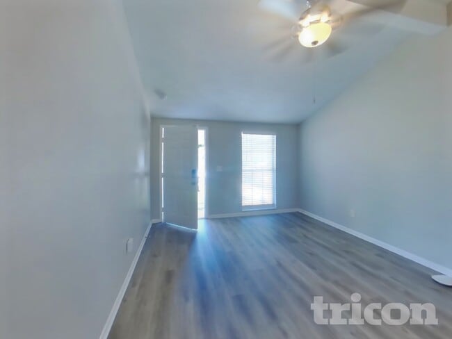 Building Photo - 16013 Woodpine Dr