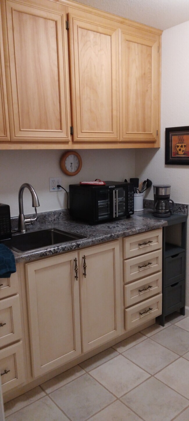 Fully Stocked Kitchen - 418 Riesling St