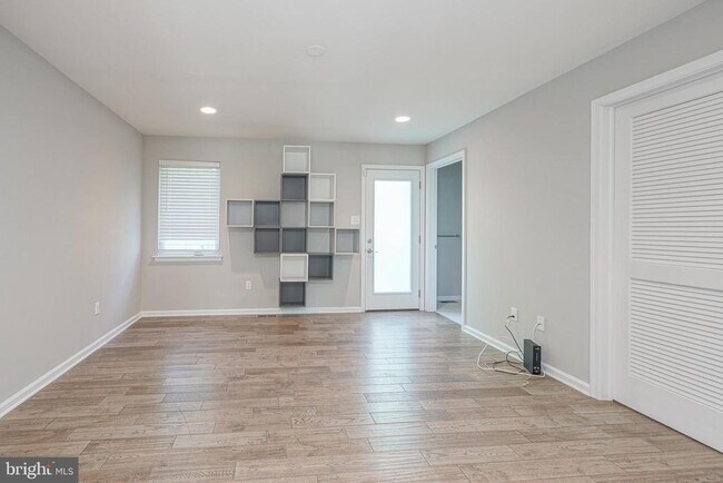 Building Photo - 3 Regency Ct