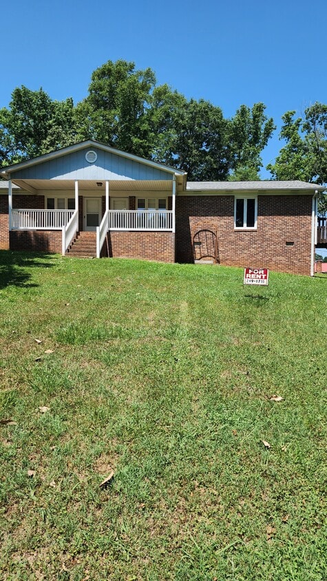 Primary Photo - 115 Hunter Dr