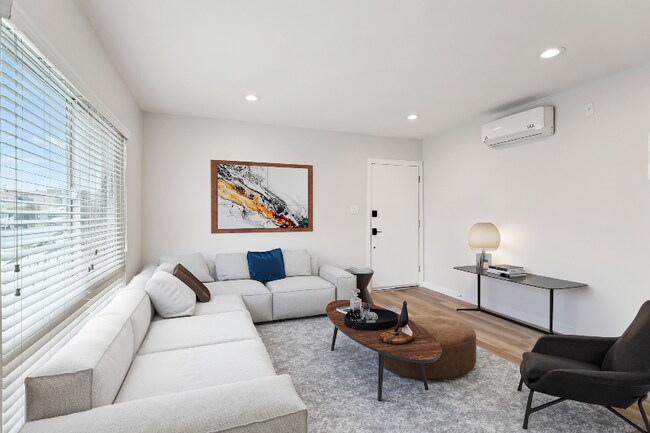 Foto del edificio - 1358 W 36th St