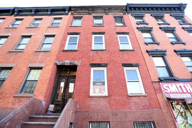 Building Photo - 351 Union St