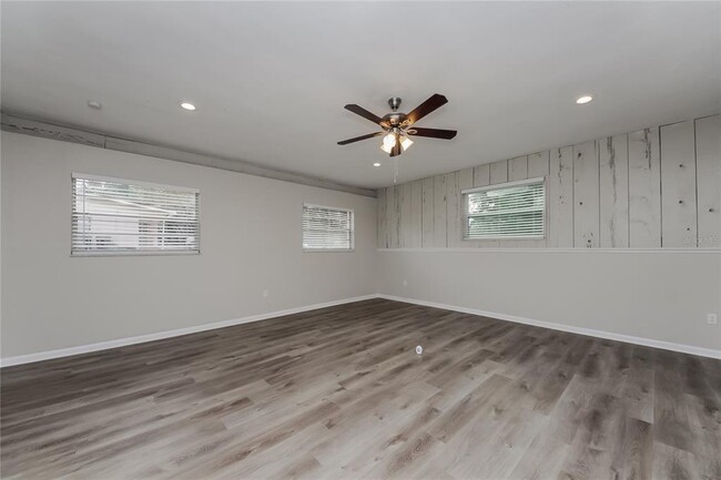 Foto del edificio - 3423 Silverwood Dr