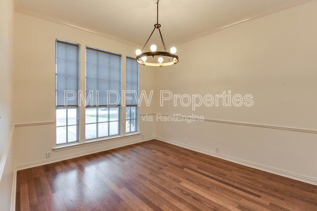 Photo - 6721 Hayling Way House