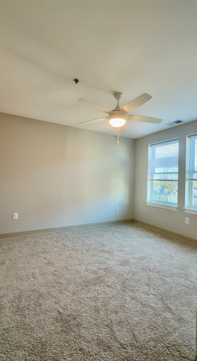 Foto del edificio - The Oaks at Woodland