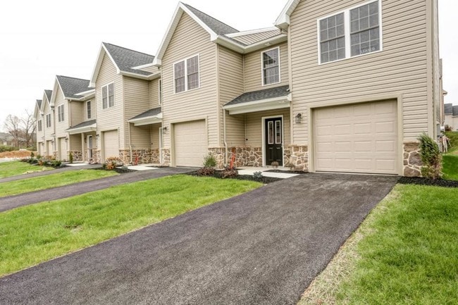 Building Photo - 30 Brook Side Dr